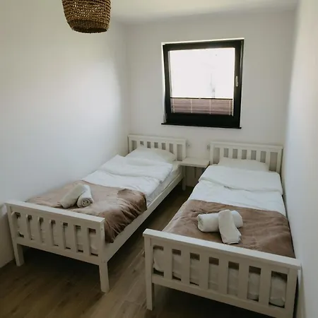 Bursztynowa Jeden דירה Nowecin
